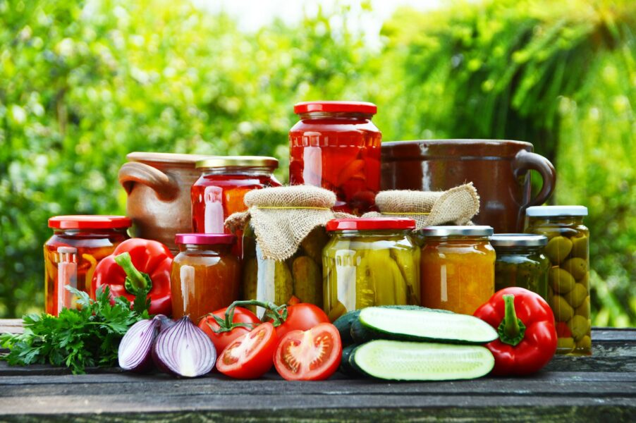 Зберігаємо вітаміни: смачні літні заготівлі