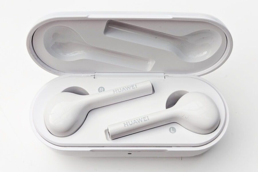 Huawei проти Apple: поліпшена копія навушників AirPods