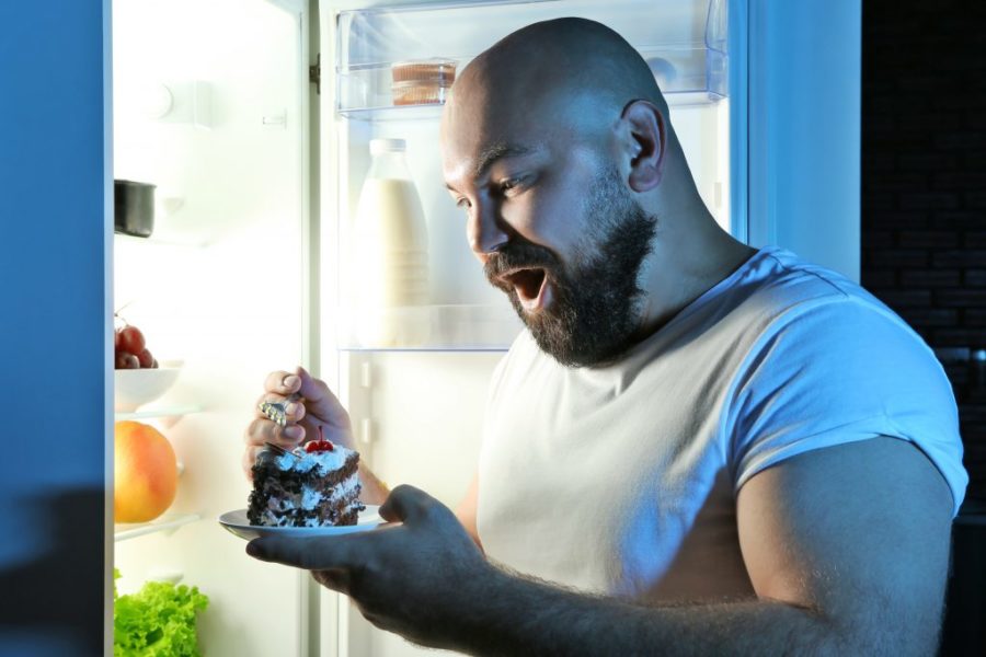 Что можно есть на ночь — лучший выбор полезных продуктов в холодильник