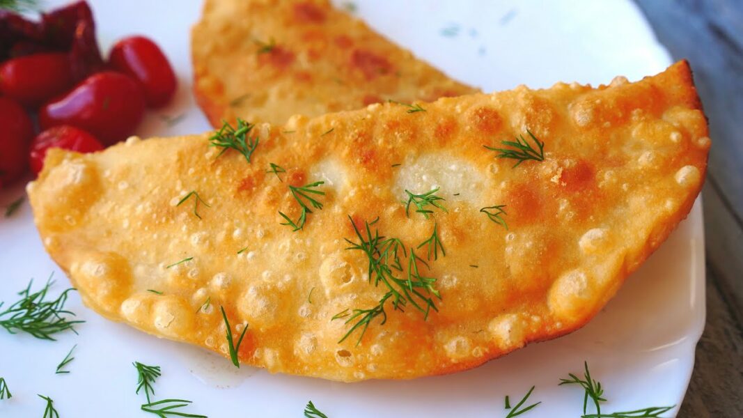 Найпростіший рецепт чебуреків з м’ясом на воді