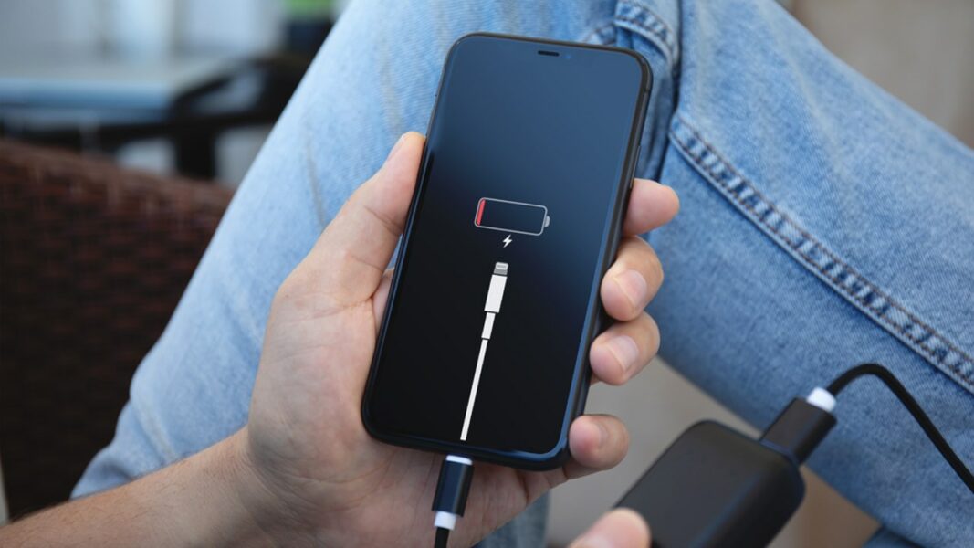 Чому не заряджається «айфон»: причини та рішення