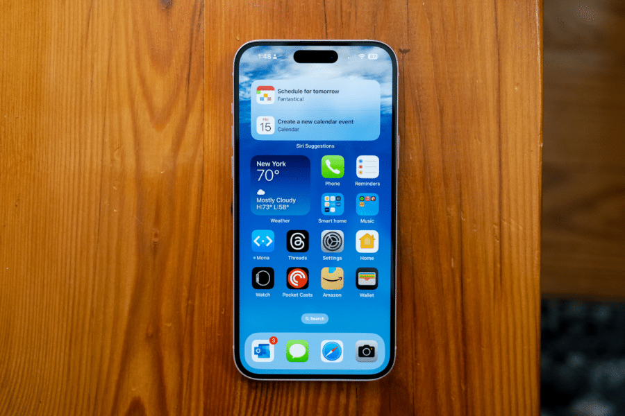 Огляд Apple iPhone 15: фото, Dynamic Island, USB-C, камера 48 Мп і новий корпус