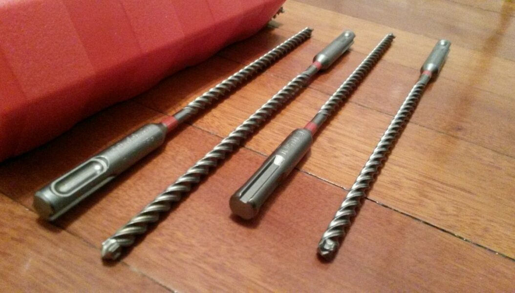 Як вставити свердло в перфоратор