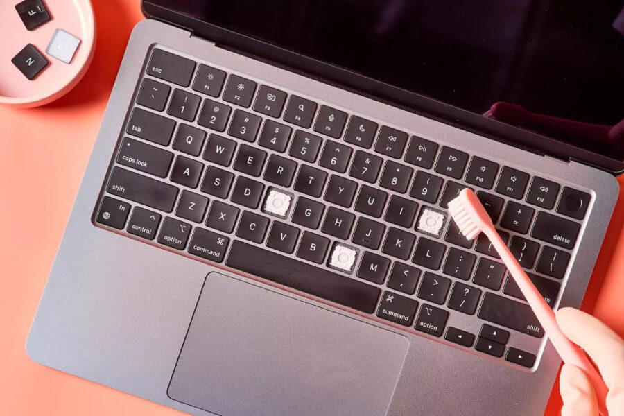 Повне керівництво з чищення клавіатури ноутбука: від мембранної до механічної
