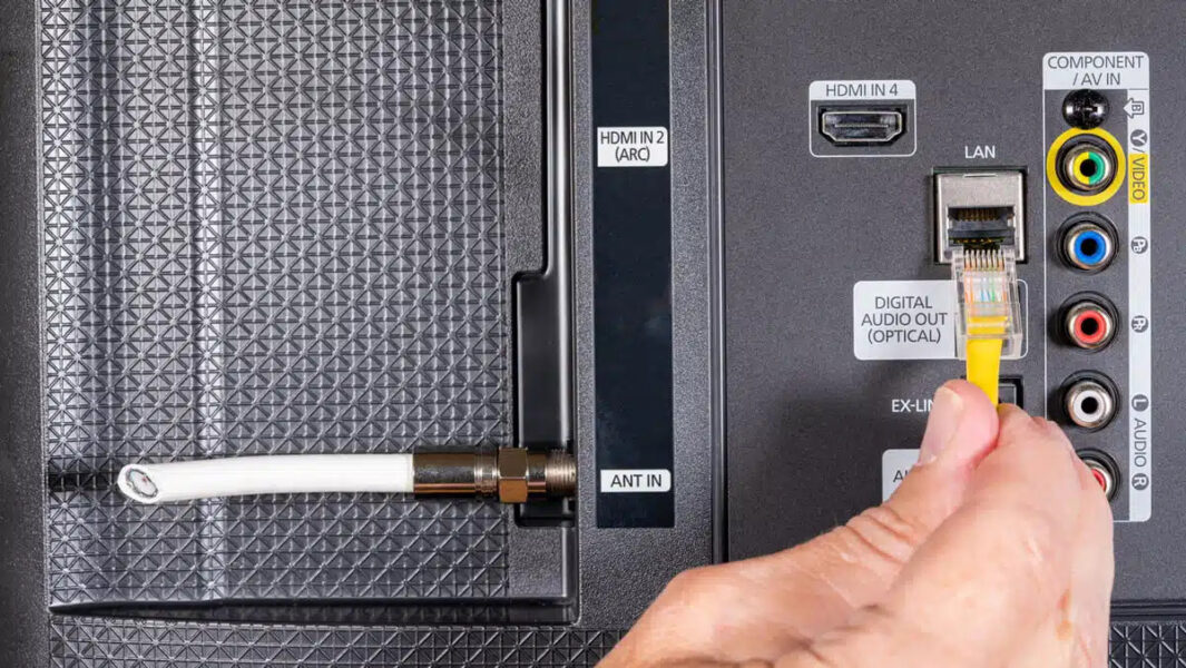 Жодної хвилини без мережі: як під’єднати телевізор до інтернету через кабель