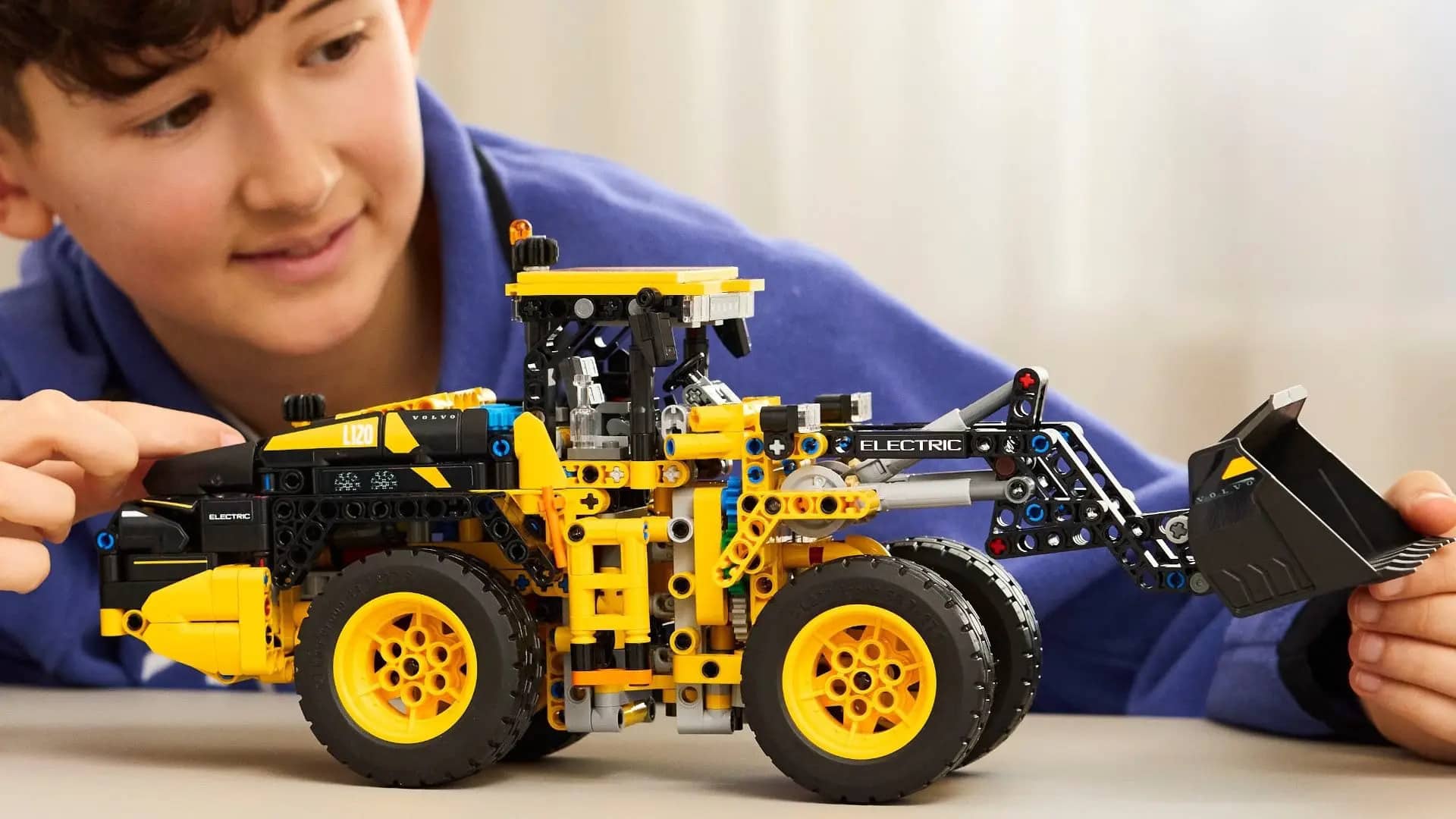 Які моделі будівельної техніки можна зібрати з LEGO Technic