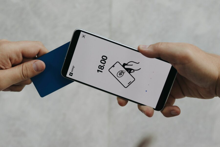 Мобильный кошелек под замком: как перевести деньги с телефона на карту в 2025 году