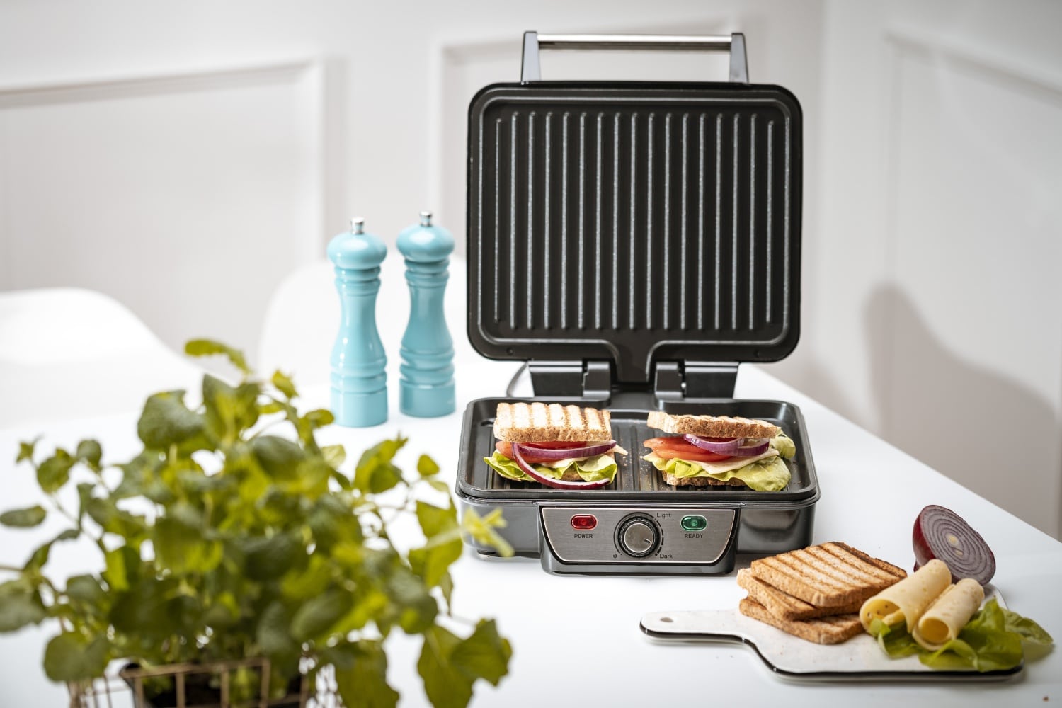 Тефлон, керамика или литой алюминий? Инженерный разбор пластин электрогриля: почему облазит покрытие и как выбрать вечное устройство