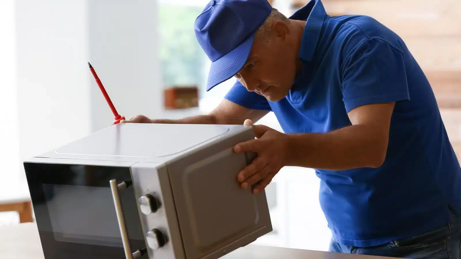 Мікрохвильова піч перестала гріти: аналіз 7 типових несправностей