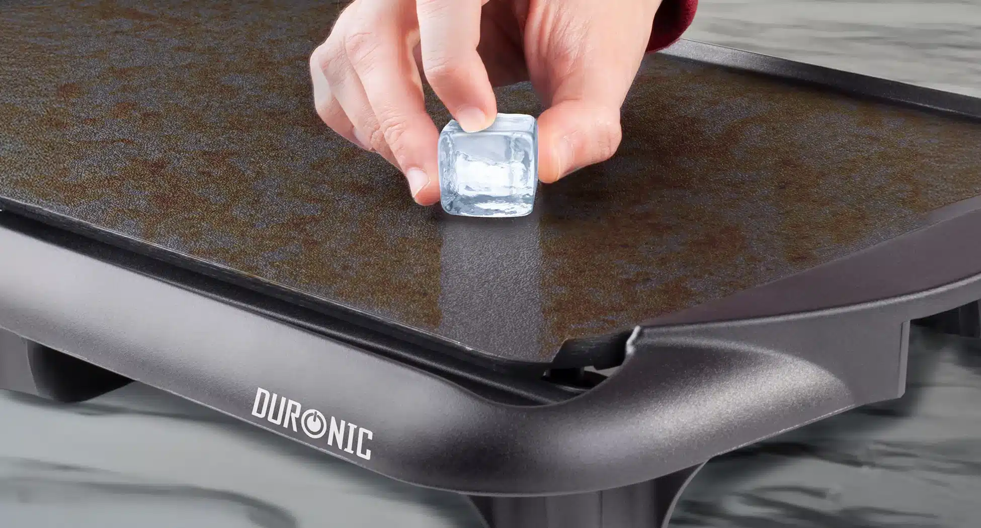 Пергамент, лід і «парова лазня»: 5 професійних лайфхаків, які позбавлять вас виснажливого миття електрогриля