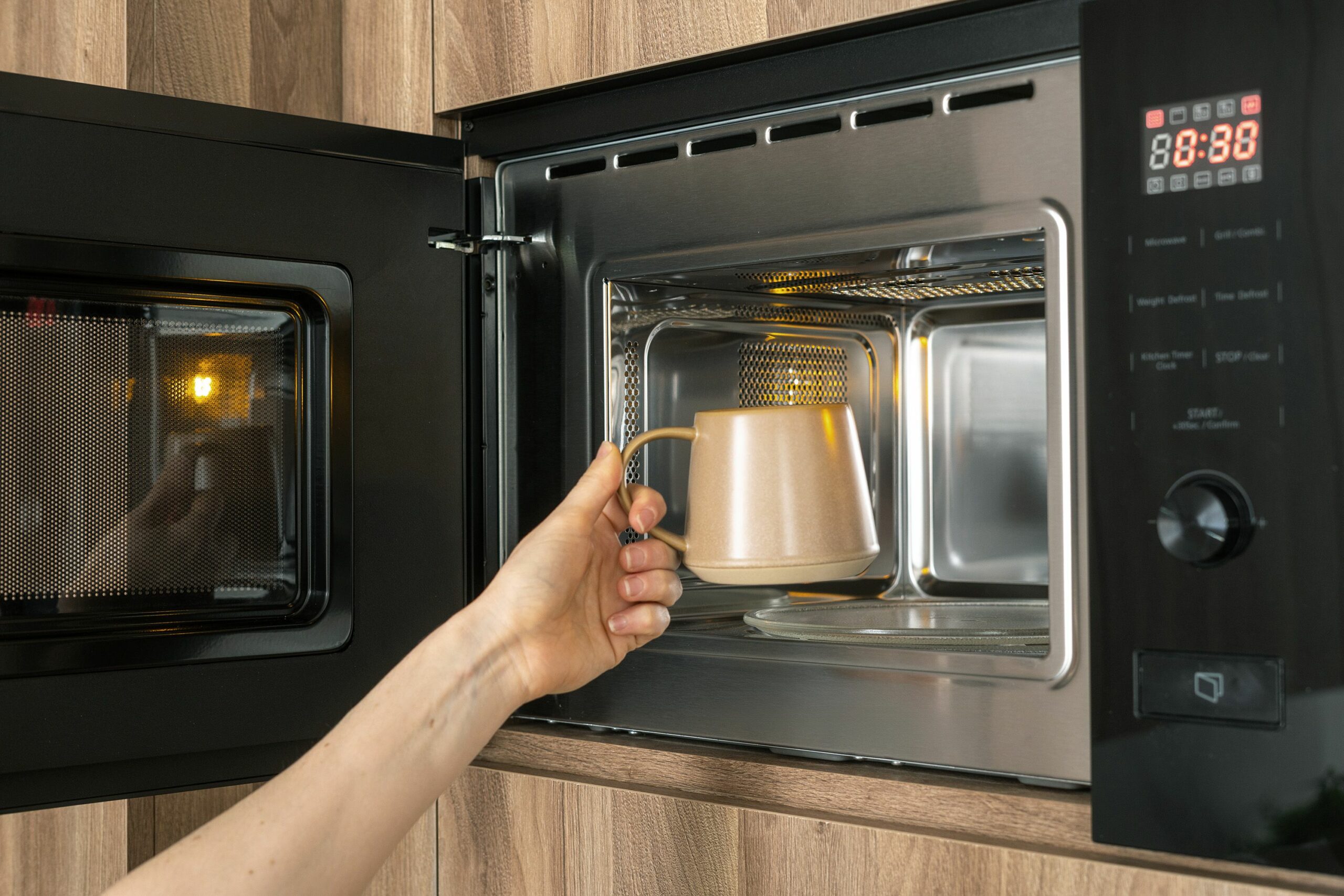 Какую мощность микроволновки выбрать? Гид по Ваттам