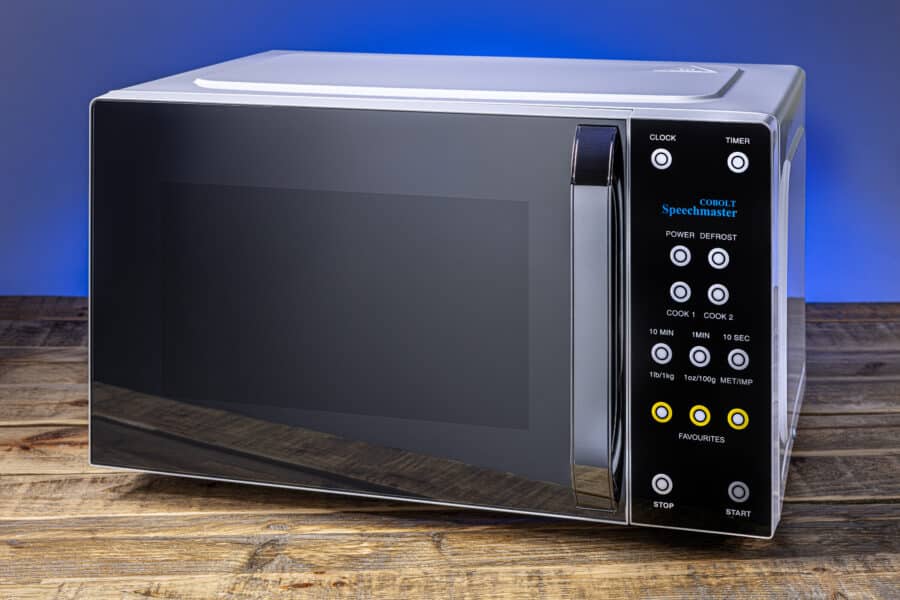 Гудит, искрит или трещит? Диагностика неисправностей микроволновки по звуку