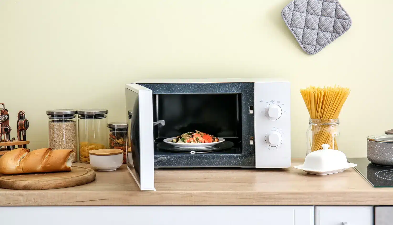 Секрети ідеального розігріву: як правильно користуватися мікрохвильовою піччю