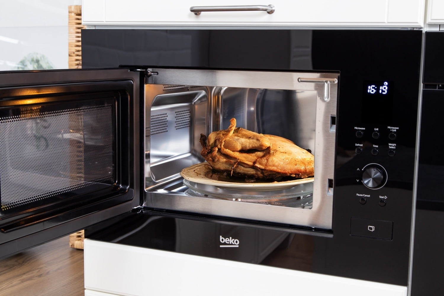 Топ вбудованих мікрохвильових печей: 5 найкращих моделей