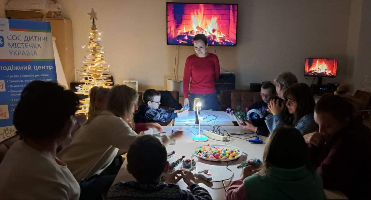 Щасточка добра, що працює: понад 600 дітей отримали підтримку завдяки благодійному мерчу Фокстрот